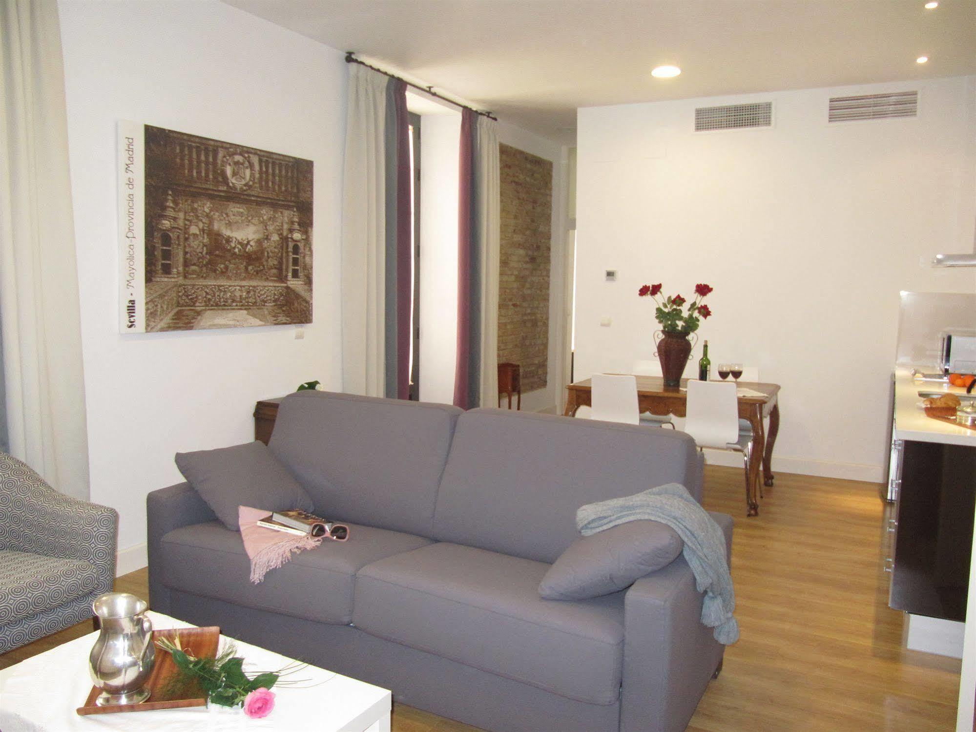 Life Apartments Alberto Lista Севилья Экстерьер фото